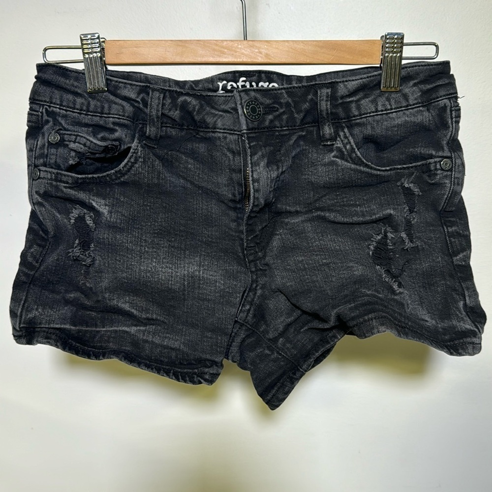 Refuge Woman’s Black Denim Shorts